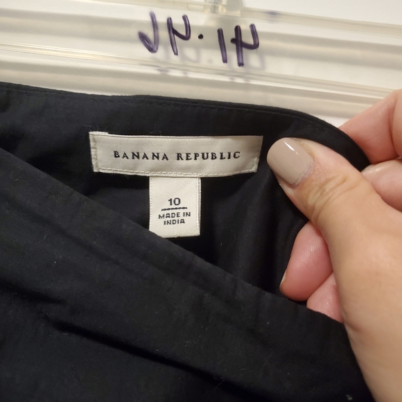 12/$30 π€ EUC black tired skirt from banana republic - Picture 2 of 6
